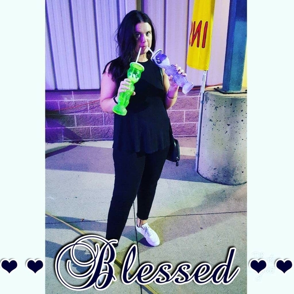 Meet your Posher, Jenieva - Picture 1 of 1